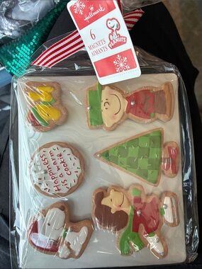 Hallmark Peanuts Holiday Cookie Magnet Set - Green/Red/White NEW/sealed